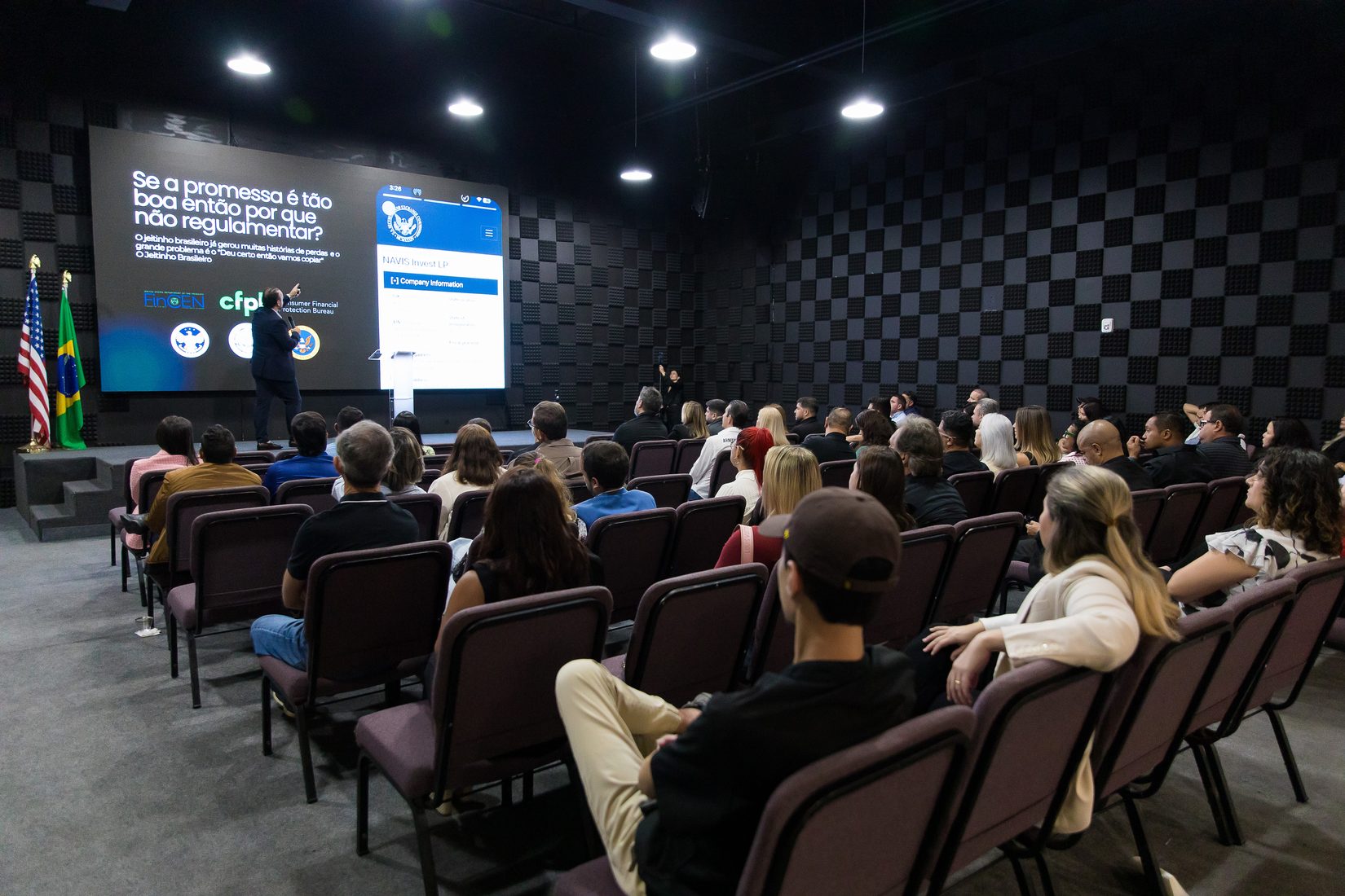 NWX Consorcio presentation with audience